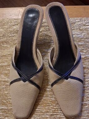 Vintage LOFT Tan Canvas Pointed Mules with Brown Trim 9  Stack Kitten Heels